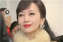 “白娘子”趙雅芝曬71歲美照：狀態(tài)超好 烈焰紅唇嬌嫩無(wú)比